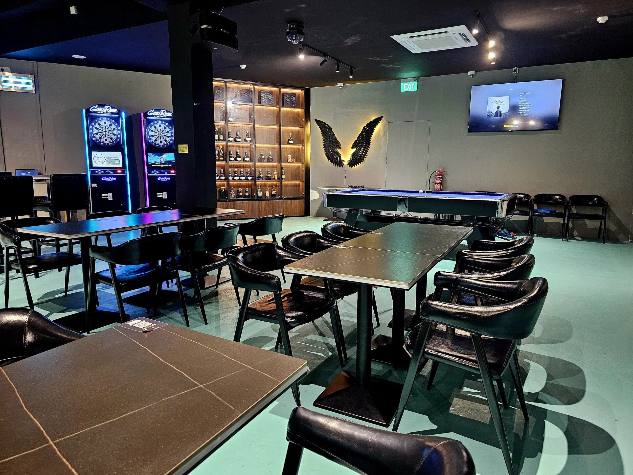 buaya cafe interior